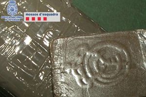 Usan escudo del Real Madrid para etiquetar pastillas de droga