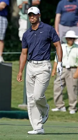 Woods se retira del Players Championship tras 9 hoyos