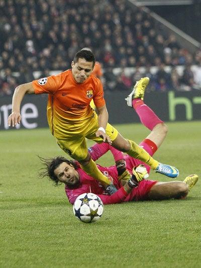 El portero del PSG le cometió penal a Alexis Sánchez | AP
