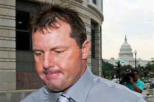 Rechazan petición de Clemens para evitar juicio