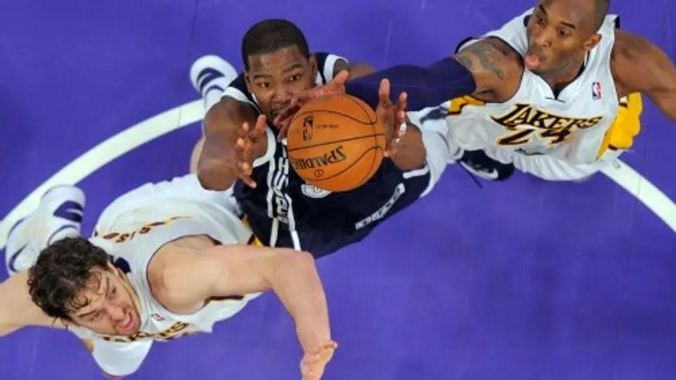Gasol regresó con éxito a la titularidad con los Lakers
