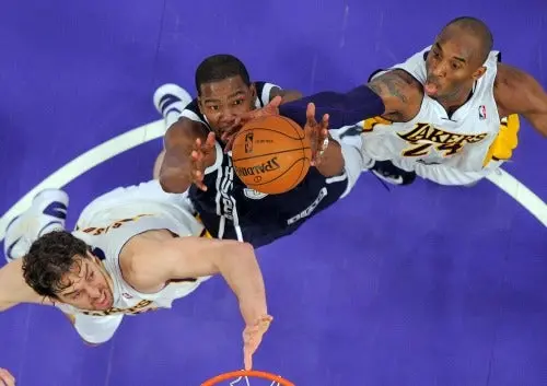 Gasol regresó con éxito a la titularidad con los Lakers
