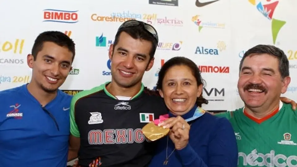 Óscar Soto dedica la medalla de oro a su familia
