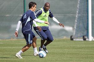 Ochocinco presume foto con Omar Bravo en el Sporting