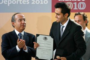 Felipe Calderón entrega PND 2010 a Longoria, Serrano y Soria