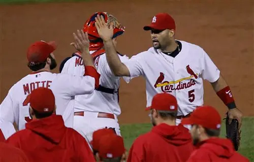 Cardenales derrota 7-1 a Milwaukee y aventaja la serie