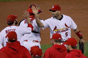 Cardenales derrota 7-1 a Milwaukee y aventaja la serie