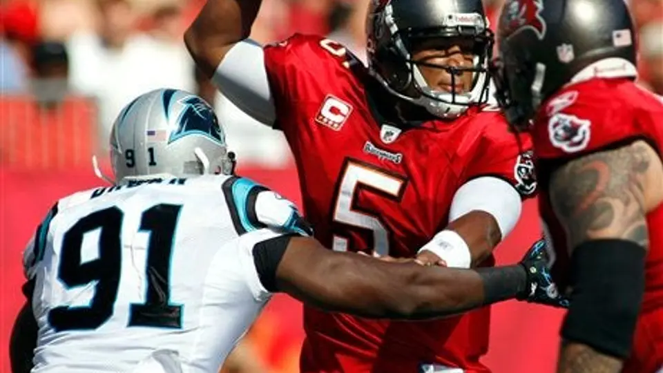 Freeman brilla en triunfo de Tampa Bay 31-16 sobre Carolina