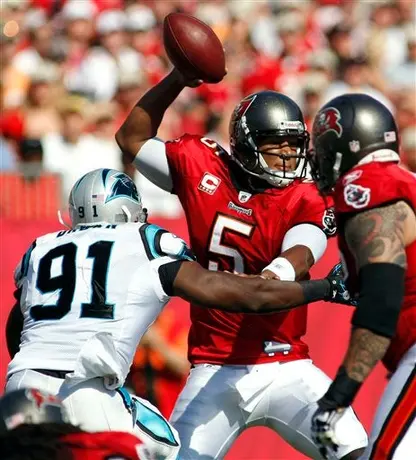 Freeman brilla en triunfo de Tampa Bay 31-16 sobre Carolina