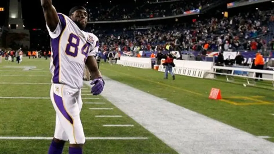 Los Vikingos cortan a Randy Moss