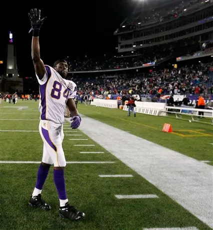 Los Vikingos cortan a Randy Moss