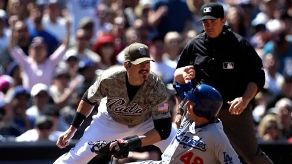 Cantú produce carrera en victoria de Padres 7-2 sobre Dodgers