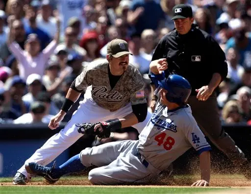 Cantú produce carrera en victoria de Padres 7-2 sobre Dodgers