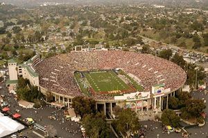 Apuñalan a dos fans antes de partido de futbol americano colegial