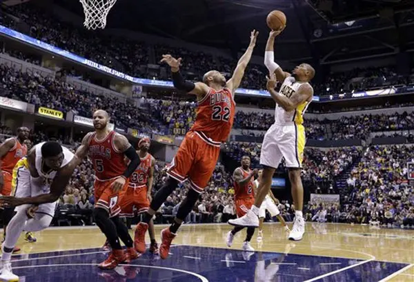 Pacers alcanza a Bulls en la cima de su división
