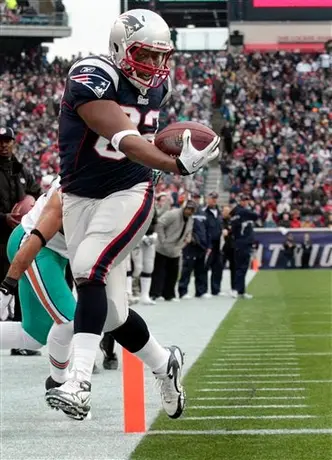Brady imparable; 'Pats' arrollan 38-7 a Delfines