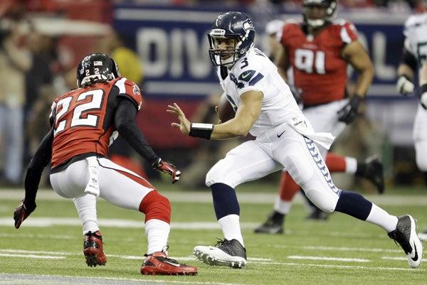 Russell Wilson es detenido por Asante Samuel | AP