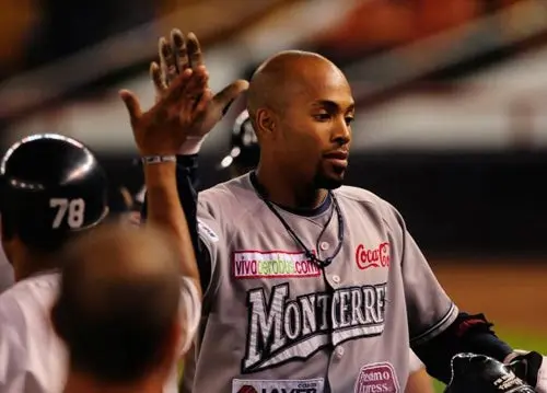 Sultanes responde vapuleando a Broncos