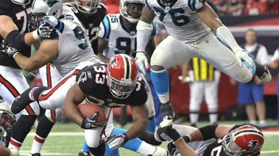 Atlanta viene de atrás y se impone 31-17 a Carolina