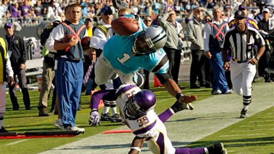 Minnesota derrota 24-21 a las Panteras con un gol de campo