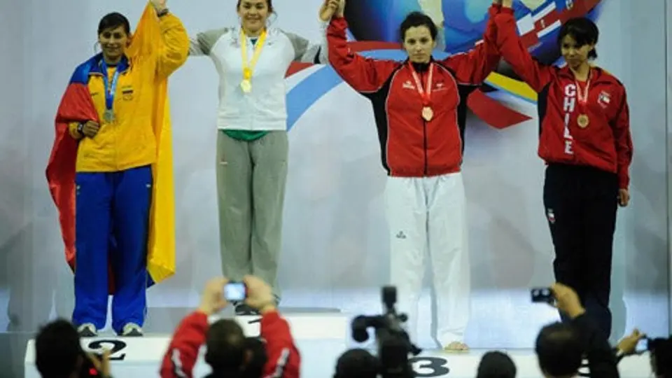 María Espinoza y César Rodríguez consiguen el oro en Tae kwon do