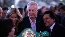 Jerry Jones habló con Margarito y le expresó su admiración