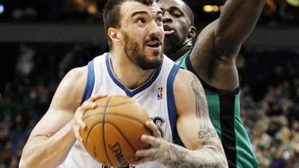 Pekovic brilla en victoria de Timberwolves ante Celtics