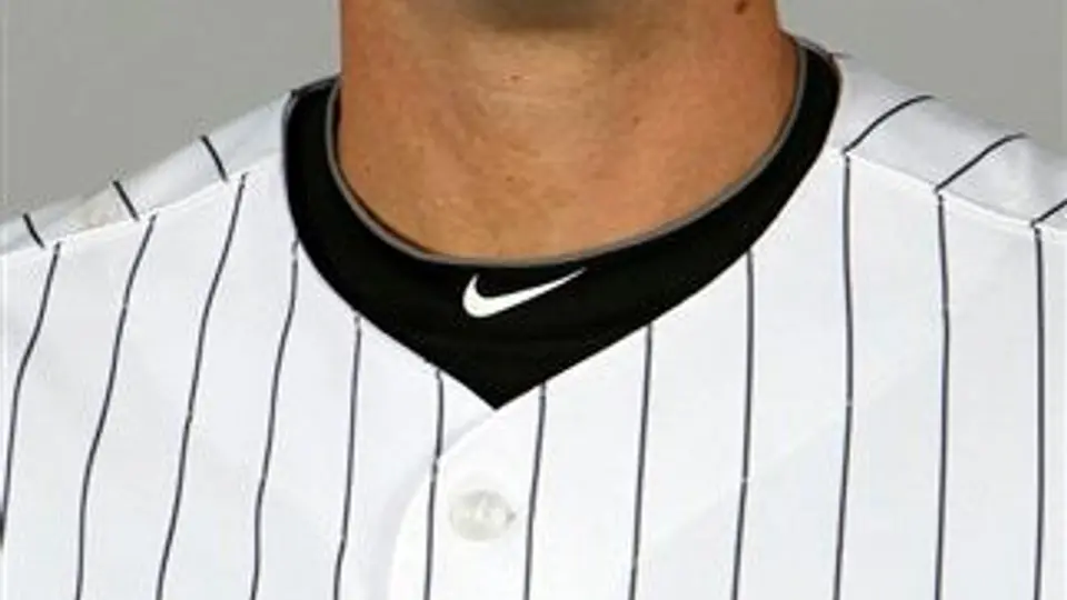 Omar Vizquel renueva con los Medias Blancas por un año