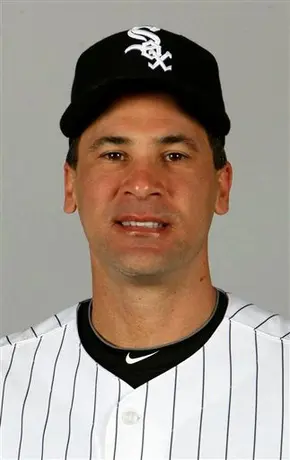 Omar Vizquel renueva con los Medias Blancas por un año