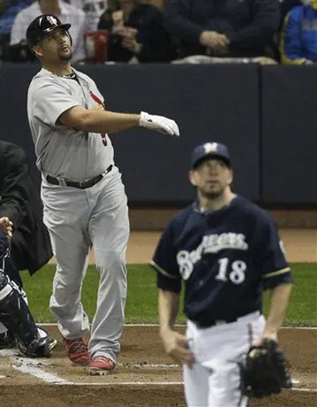 Cardenales apalea 12-3 Cerveceros y empata la serie