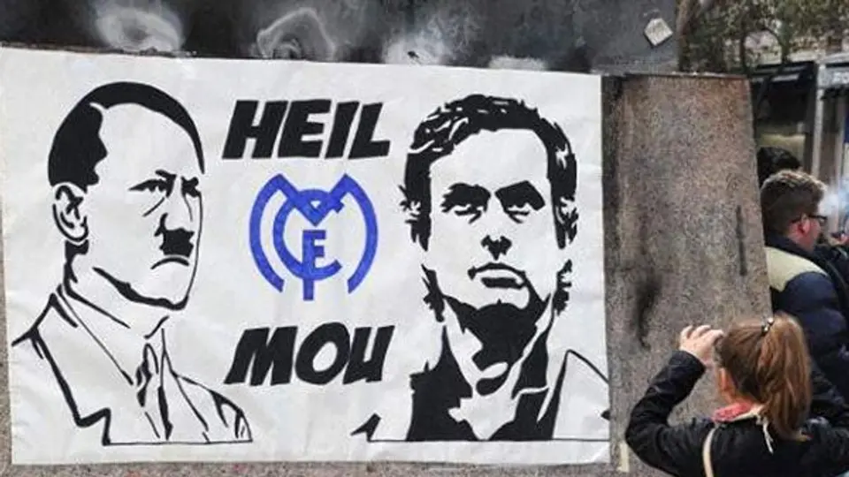 Cuelgan manta de Mourinho y Hitler en el Bernabéu
