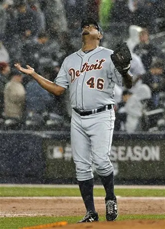 Tigres vence 5-3 a Yanquis y empata la serie
