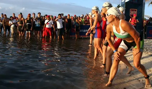Mujer sufre paro cardiaco en Triatlón de NY
