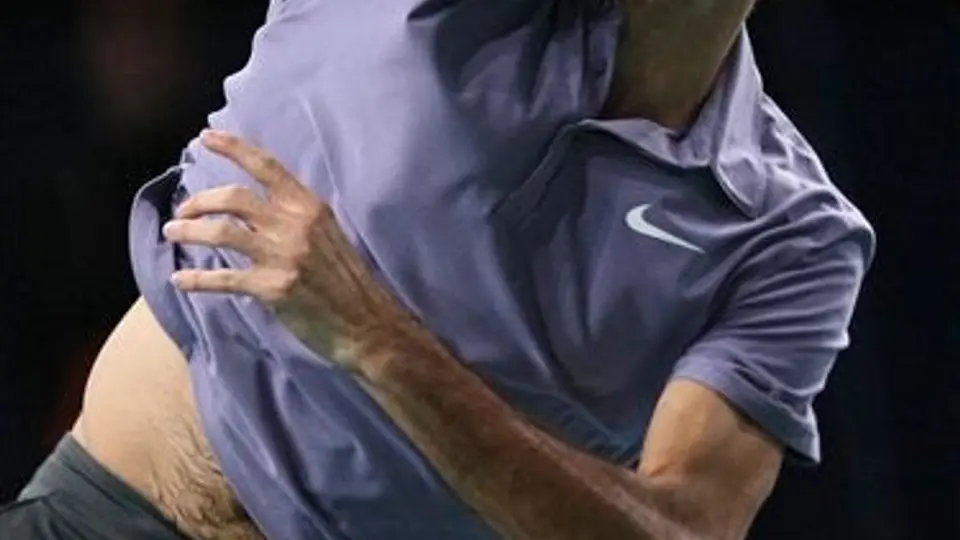 Federer avanza a Semifinales en París tras vencer a Melzer