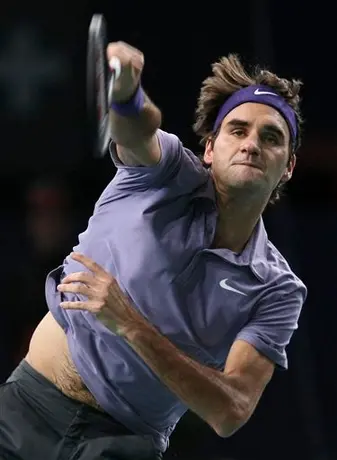 Federer avanza a Semifinales en París tras vencer a Melzer