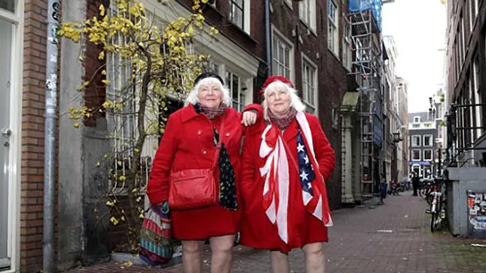 Se retiran de la prostitución a los 70 años