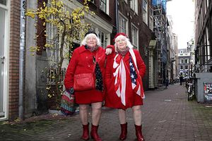 Se retiran de la prostitución a los 70 años