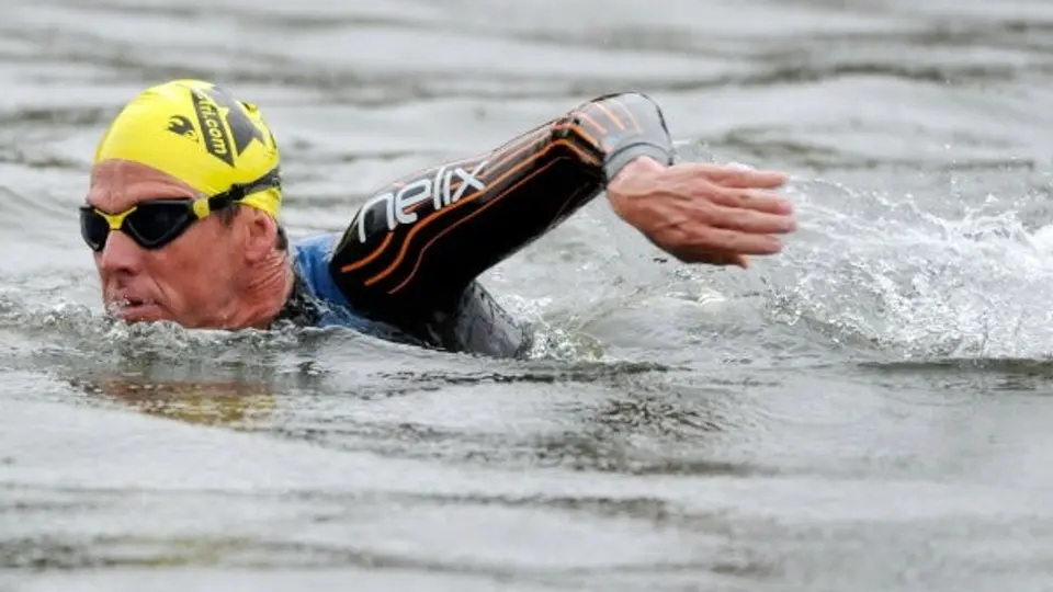 FINA impide regreso de Armstrong a una competición