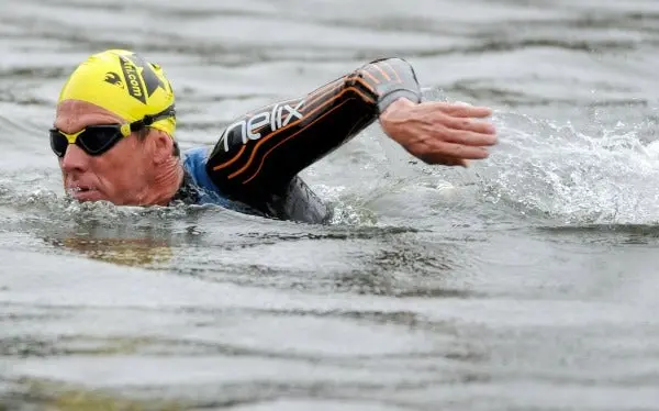FINA impide regreso de Armstrong a una competición