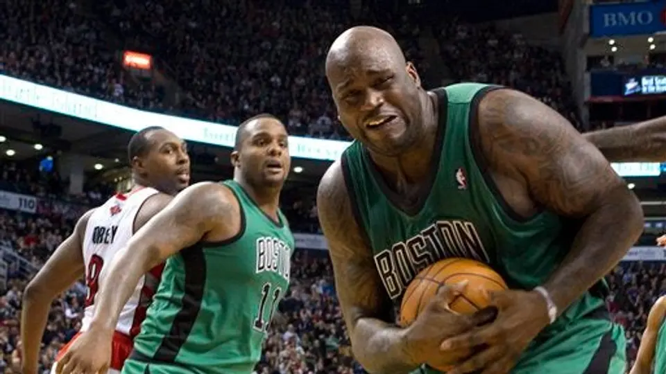 Pierce anota 30 puntos; Boston doblega 93-79 a Raptors