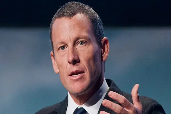Armstrong pide que le quiten demanda por fraude