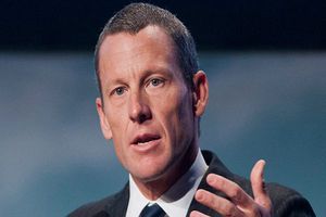 Armstrong pide que le quiten demanda por fraude