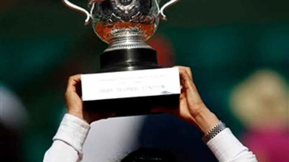 Li Na gana título de mujeres en Roland Garros