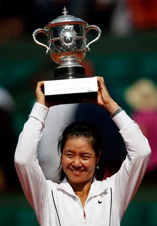 Li Na gana título de mujeres en Roland Garros