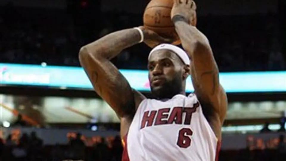LeBron, Wade y Bosh explotan a la ofensiva