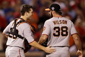 Bumgarner tira 'joyita' y Gigantes acaricia título al vencer 4-0 a Texas