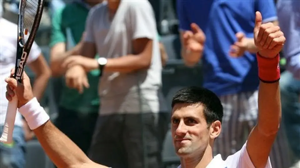Djokovic gana fácil y Nadal sufre para avanzar en Roma