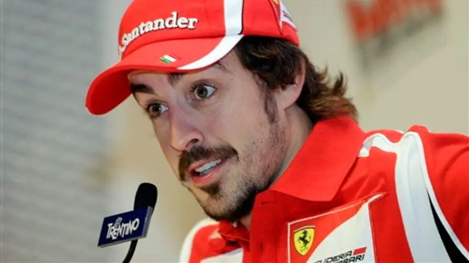 Alonso ve a 'Schumi' y a Vettel como sus rivales más peligrosos