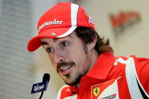 Alonso ve a 'Schumi' y a Vettel como sus rivales más peligrosos