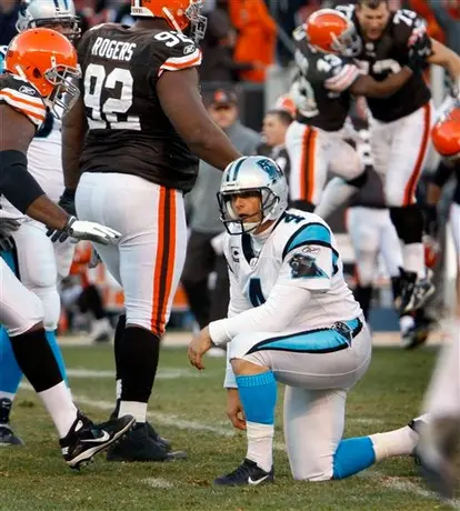 Kasay falla gol de campo y Cleveland vence 24-23 a Carolina